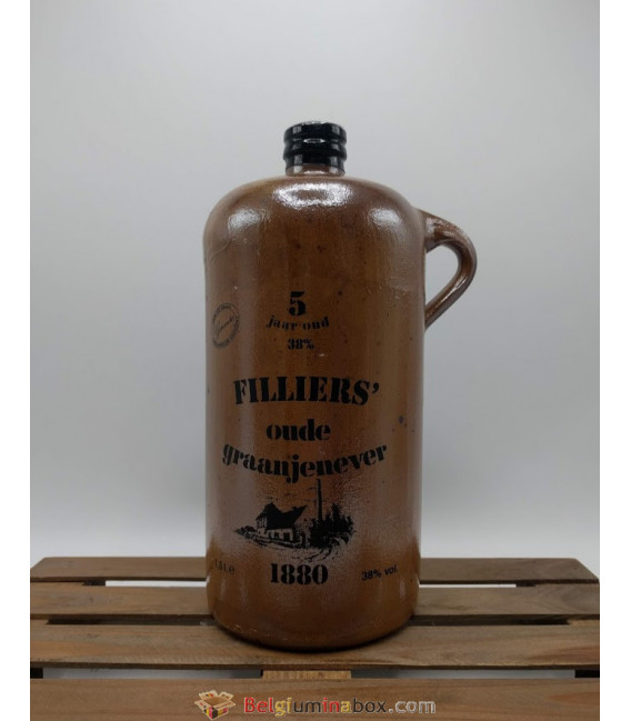 Filliers Oude Graan Jenever 5 years (stone pitcher) 1.5 L